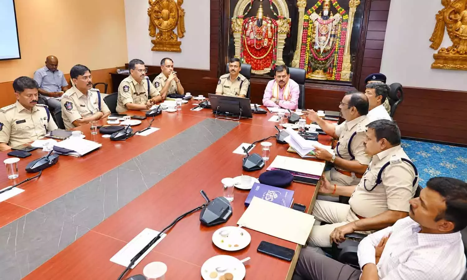 Andhra: TTD ने ब्रह्मोत्सव के लिए पुख्ता सुरक्षा का वादा किया Andhra: TTD ने ब्रह्मोत्सव के लिए पुख्ता सुरक्षा का वादा किया