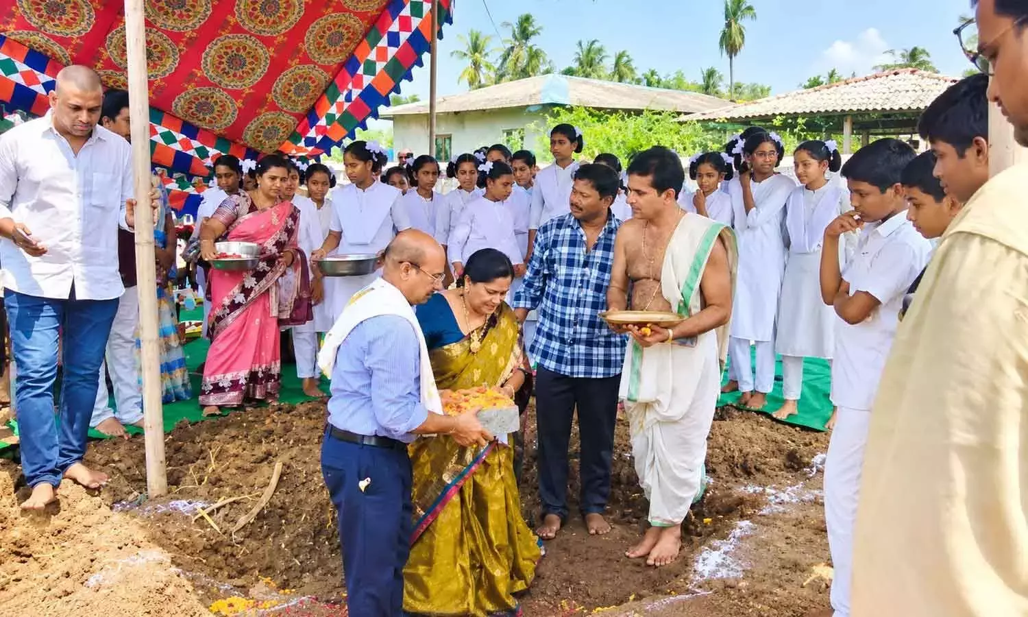 Andhra: निम्माकुरु APRS में नई सुविधाओं के लिए आधारशिला रखी गई Andhra: निम्माकुरु APRS में नई सुविधाओं के लिए आधारशिला रखी गई