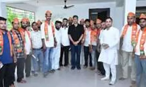 उपचुनाव से पहले असम कांग्रेस में सेंध: 11 नेता भाजपा में शामिल