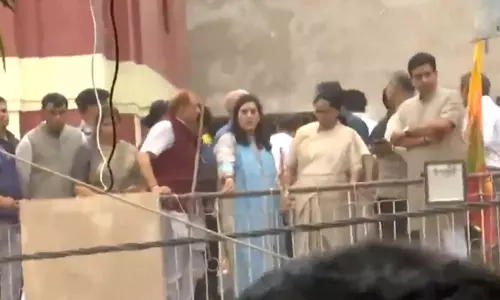 सत्य निकेतन हादसा: मलबे से 4 लोग निकाले गए, कई के फंसे होने की आशंका...मौके पर पहुंची CM रेखा सत्य निकेतन हादसा: मलबे से 4 लोग निकाले गए, कई के फंसे होने की आशंका...मौके पर पहुंची CM रेखा