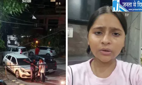 बालकनी तक पहुंचे पत्थर पुलिस जांच में जुटी बालकनी तक पहुंचे पत्थर पुलिस जांच में जुटी