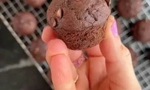 घर पर ऐसे बनाएं चॉकलेटी केक ना ओवन की जरूरत ना कुकर की घर पर ऐसे बनाएं चॉकलेटी केक ना ओवन की जरूरत ना कुकर की