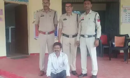 खाना नहीं बनाने को लेकर पति ने पत्नी को कुल्हाड़ी से काट डाला खाना नहीं बनाने को लेकर पति ने पत्नी को कुल्हाड़ी से काट डाला