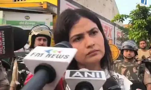 गोलीबारी में दीपक की मौत, परिवार ने मांगी आर्थिक मदद DM ने दिया हरसंभव सहायता गोलीबारी में दीपक की मौत, परिवार ने मांगी आर्थिक मदद DM ने दिया हरसंभव सहायता