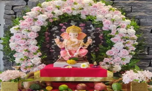 गणेश उत्सव में घर को दें शानदार लुक बप्पा के पीछे ऐसे करें डेकोरेशन गणेश उत्सव में घर को दें शानदार लुक बप्पा के पीछे ऐसे करें डेकोरेशन