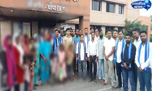 पुलवामा से 4 मजदूर परिवारों की घर वापसी 16 सदस्यों को सकुशल लाया गया पुलवामा से 4 मजदूर परिवारों की घर वापसी 16 सदस्यों को सकुशल लाया गया