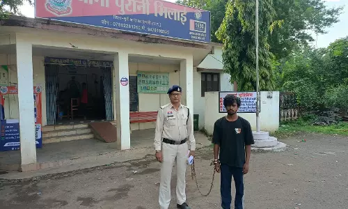गांजा मांगा नहीं मिला तो भड़का युवक, हंसिया लेकर लौटा दो महिलाओं पर किया हमला गांजा मांगा नहीं मिला तो भड़का युवक, हंसिया लेकर लौटा दो महिलाओं पर किया हमला