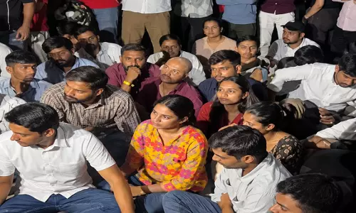 सत्य निकेतन हादसे को लेकर NSUI का प्रदर्शन, सांसद दीपेंद्र हुड्डा भी पहुंचे