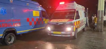 NH-52 पर बड़ा हादसा: डिवाइडर से टकराई बस, 29 से अधिक यात्री घायल NH-52 पर बड़ा हादसा: डिवाइडर से टकराई बस, 29 से अधिक यात्री घायल