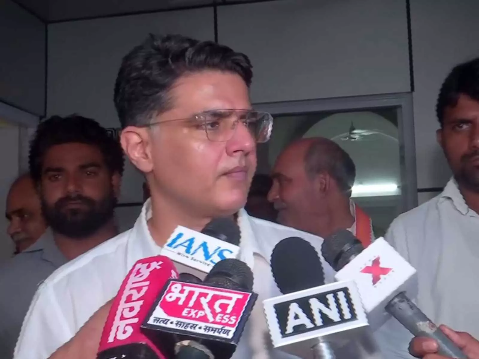 सोनिया गांधी की बायोग्राफी को लेकर सचिन पायलट ने उठाए सवाल सोनिया गांधी की बायोग्राफी को लेकर सचिन पायलट ने उठाए सवाल