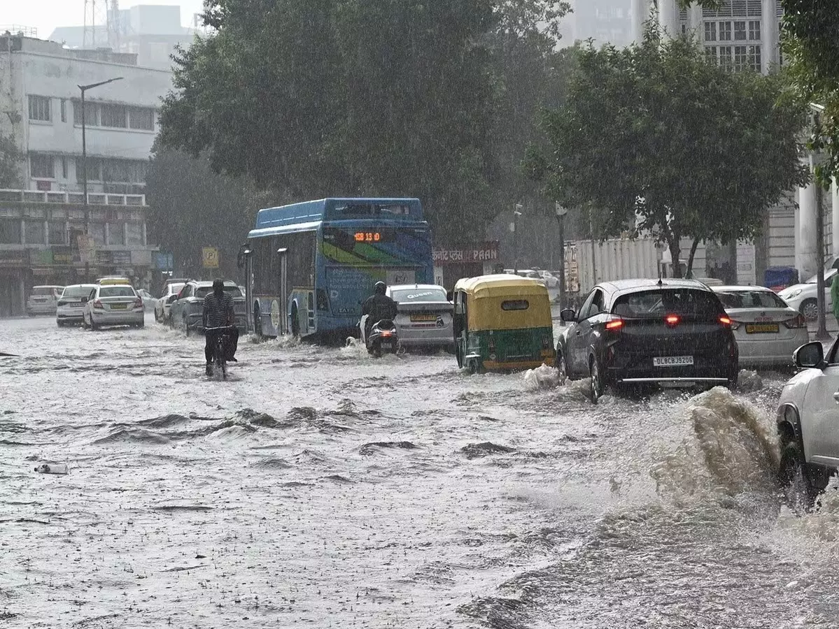 दिल्ली में लगातार दूसरे दिन बारिश से मौसम हुआ सुहाना तापमान गिरा IMD ने जारी किया अलर्ट दिल्ली में लगातार दूसरे दिन बारिश से मौसम हुआ सुहाना तापमान गिरा IMD ने जारी किया अलर्ट