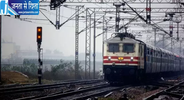 आरा में महानंदा एक्सप्रेस बेपटरी रेल यातायात प्रभावित आरा में महानंदा एक्सप्रेस बेपटरी रेल यातायात प्रभावित