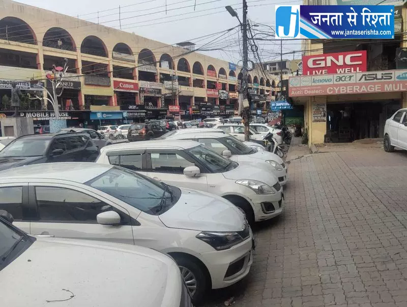 गोल्डन टेम्पल के पास पार्किंग की बड़ी समस्या गोल्डन टेम्पल के पास पार्किंग की बड़ी समस्या