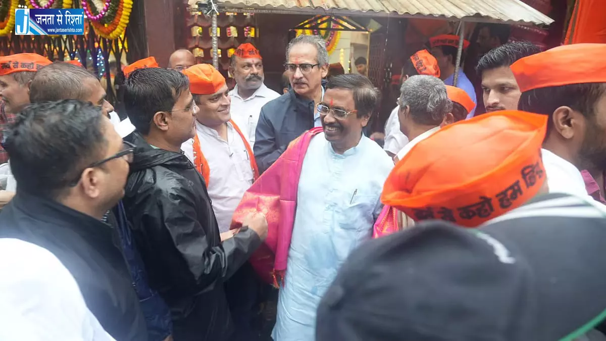विरार दही-हांडी कार्यक्रम में विनायक राउत का BJP और BVA पर हमला बोले घट रहा प्रभाव विरार दही-हांडी कार्यक्रम में विनायक राउत का BJP और BVA पर हमला बोले घट रहा प्रभाव