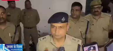 कत्ल के आरोपी को पकड़ने पहुंची पुलिस खुद रह गई मजबूर कत्ल के आरोपी को पकड़ने पहुंची पुलिस खुद रह गई मजबूर