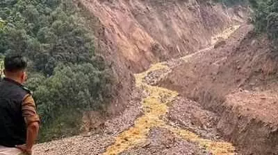 भूस्खलन से थमी नदियों की रफ्तार: उत्तरी सिक्किम में तीस्ता-च्याकुंग अवरुद्ध भूस्खलन से थमी नदियों की रफ्तार: उत्तरी सिक्किम में तीस्ता-च्याकुंग अवरुद्ध