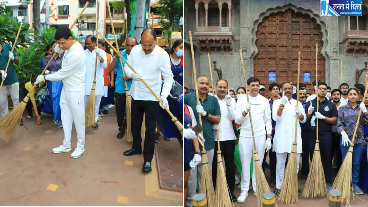 इंदौर में जनप्रतिनिधियों ने संभाली सफाई की कमान छुट्टी के दिन खुद उठाई झाड़ू इंदौर में जनप्रतिनिधियों ने संभाली सफाई की कमान छुट्टी के दिन खुद उठाई झाड़ू