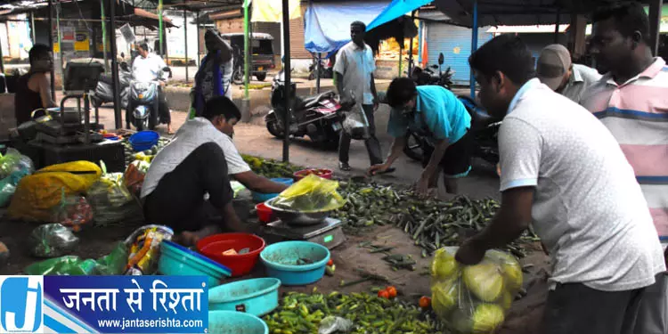 दमाना मार्केट: कारोबार में तेज़ी, पार्किंग की समस्या से परेशानी दमाना मार्केट: कारोबार में तेज़ी, पार्किंग की समस्या से परेशानी