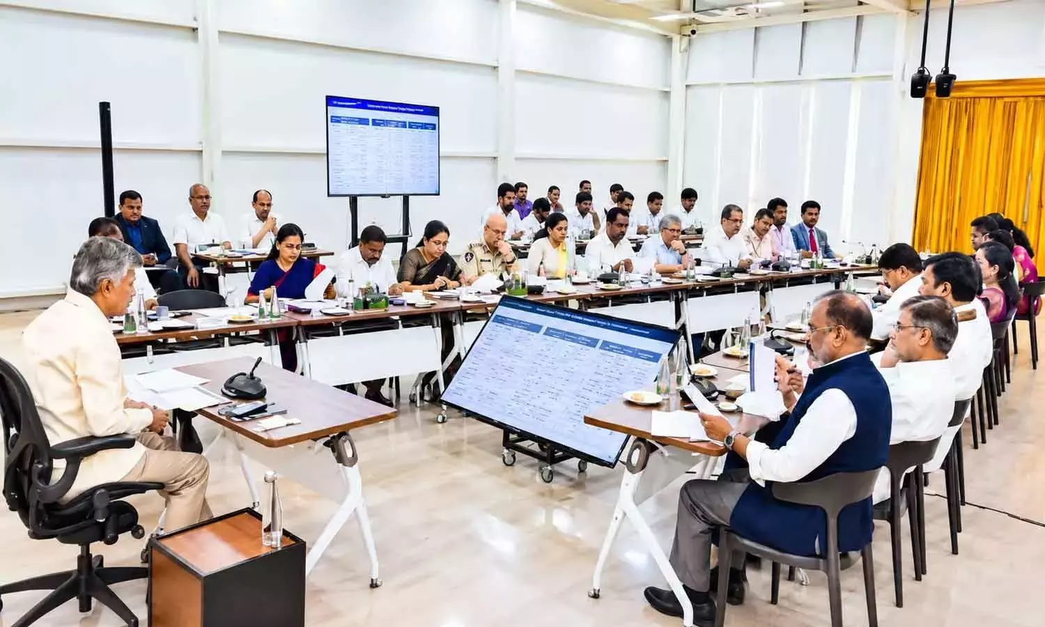 नायडू ने SC/ST अत्याचार के मामलों की सुनवाई तेज़ी से करने की वकालत की नायडू ने SC/ST अत्याचार के मामलों की सुनवाई तेज़ी से करने की वकालत की