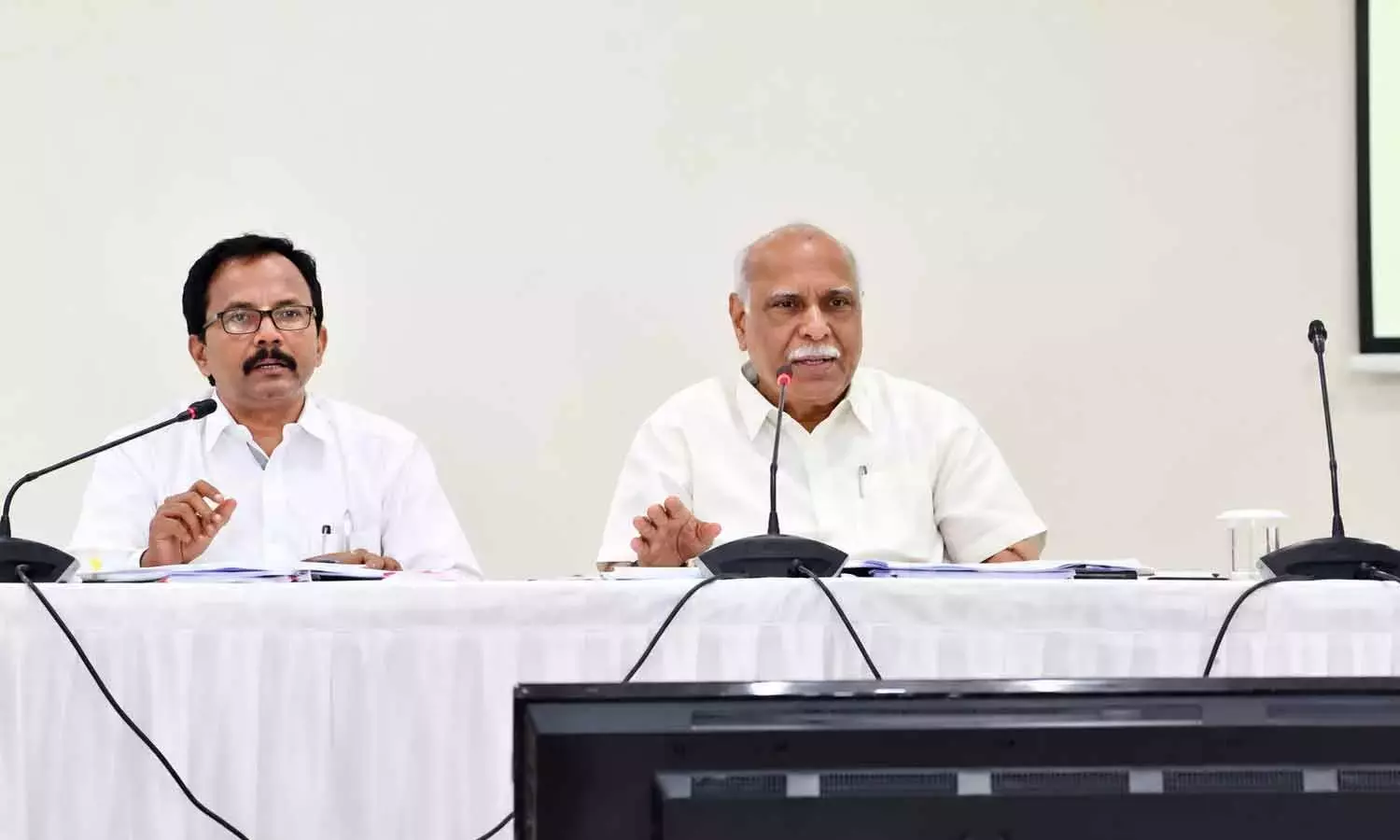 APCPDCL का लक्ष्य अच्छी क्वालिटी वाली, 24x7 बिजली सप्लाई देना है APCPDCL का लक्ष्य अच्छी क्वालिटी वाली, 24x7 बिजली सप्लाई देना है