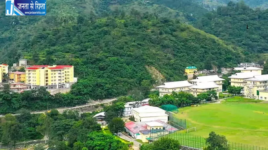 IIT मंडी पोस्टर विवाद पर बढ़ी हलचल IIT मंडी पोस्टर विवाद पर बढ़ी हलचल