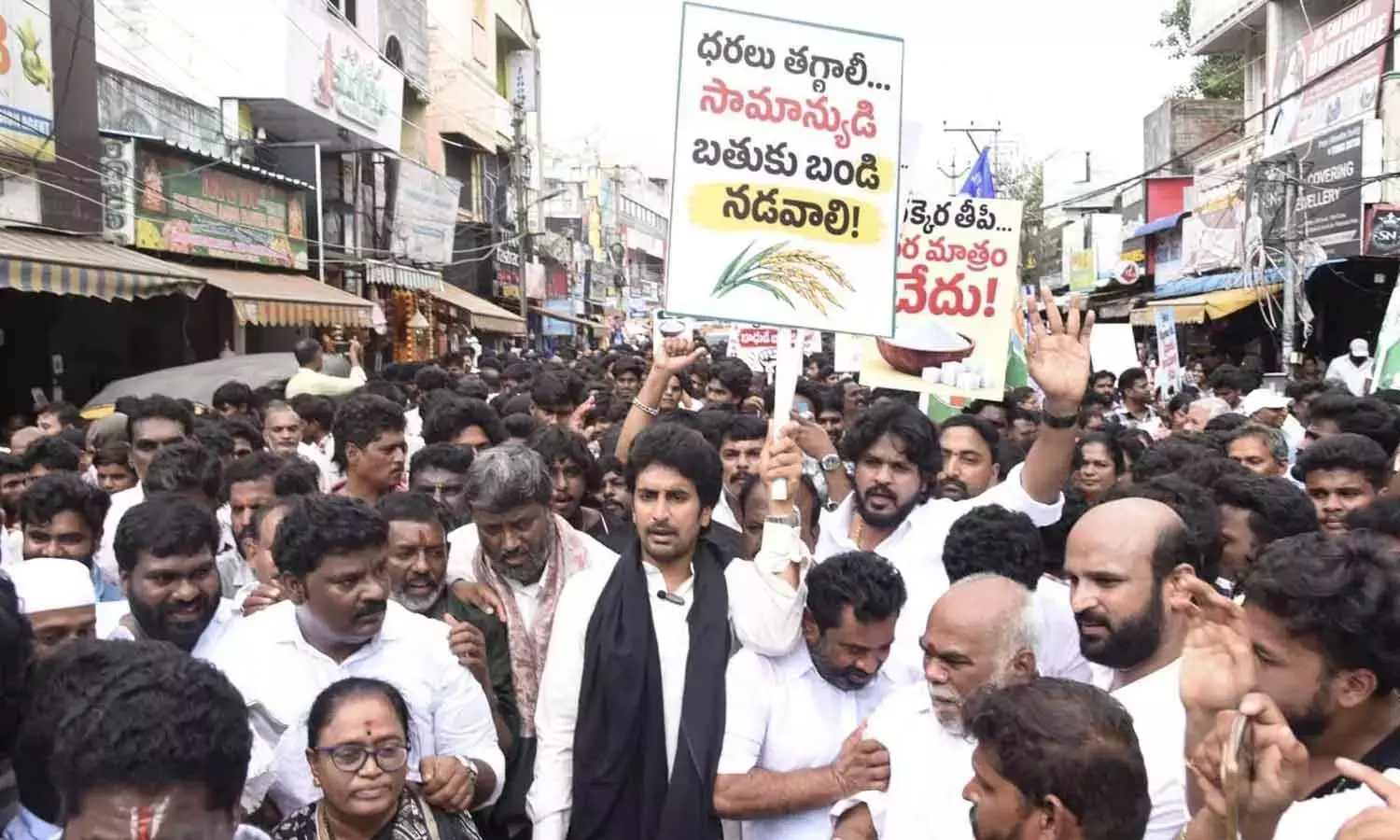 YSRCP ने सरकार पर निशाना साधा: सरकार अल नीनो का बहाना बनाकर कीमतें बढ़ा रही है YSRCP ने सरकार पर निशाना साधा: सरकार अल नीनो का बहाना बनाकर कीमतें बढ़ा रही है