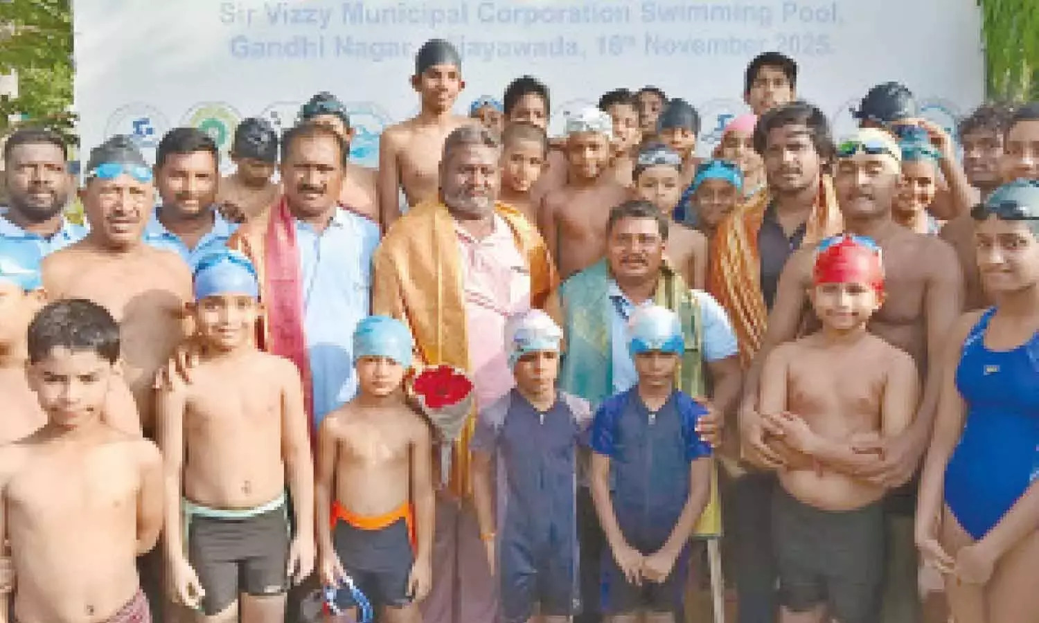 Andhra: टीचर्स डे पर स्विमिंग कोचों को सम्मानित किया गया Andhra: टीचर्स डे पर स्विमिंग कोचों को सम्मानित किया गया