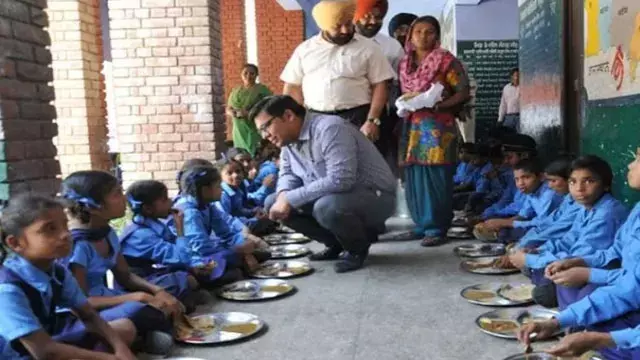 मिड-डे मील भुगतान में जीएसटी बनी बाधा मिड-डे मील भुगतान में जीएसटी बनी बाधा