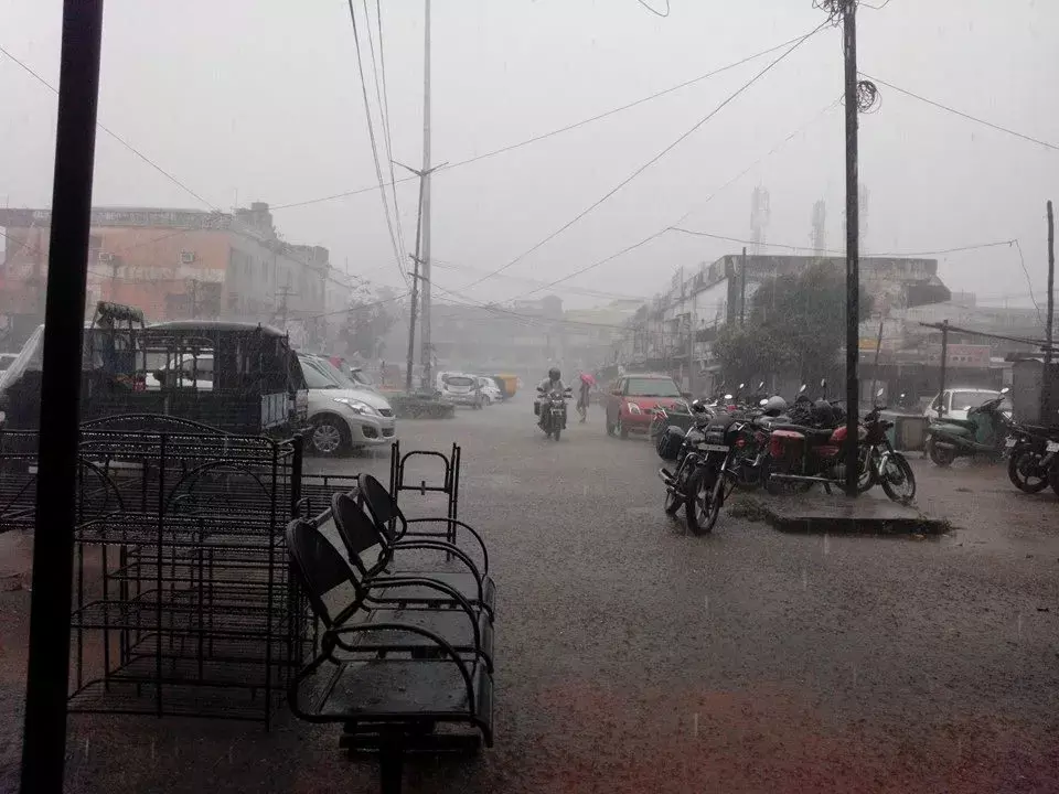 ओडिशा में भारी बारिश का अलर्ट जारी ओडिशा में भारी बारिश का अलर्ट जारी