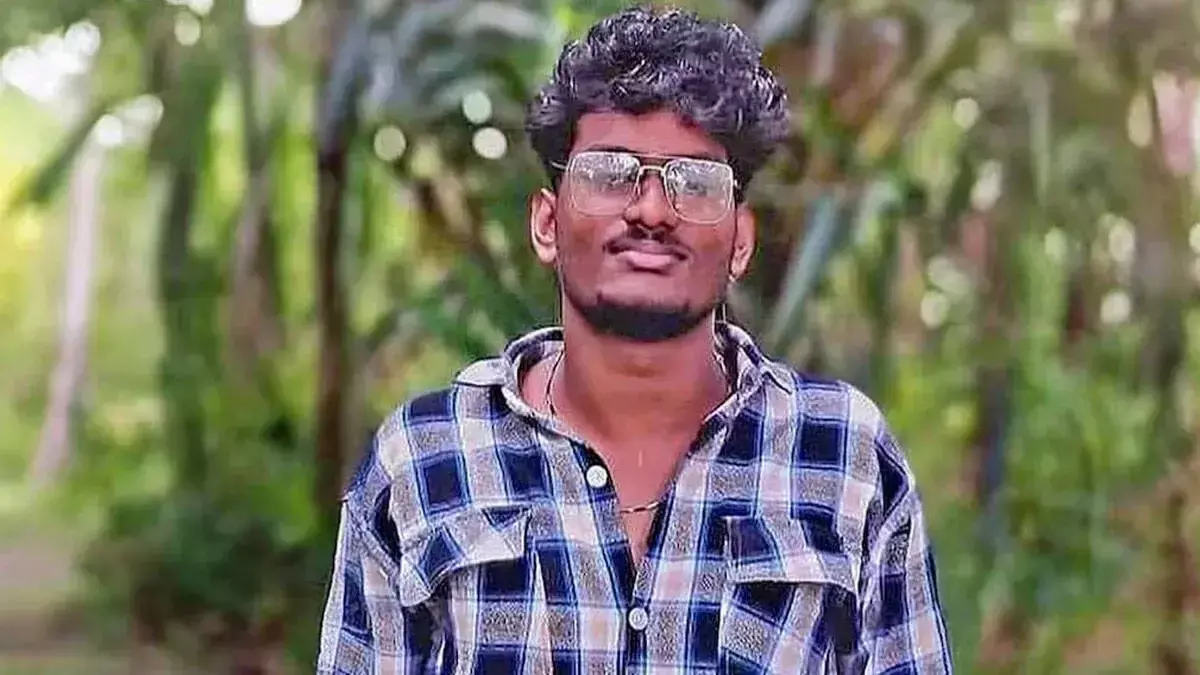 kerala: मंगेतर की आत्महत्या के बाद युवक ट्रेन के सामने कूदा kerala: मंगेतर की आत्महत्या के बाद युवक ट्रेन के सामने कूदा