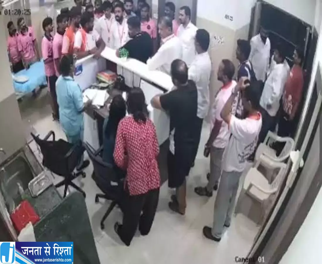 दही हांडी के घायल मरीज के बिल पर विवाद पालघर अस्पताल में मचा हंगामा दही हांडी के घायल मरीज के बिल पर विवाद पालघर अस्पताल में मचा हंगामा