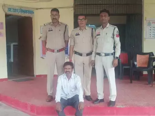 खाना नहीं बनाने को लेकर पति ने पत्नी को कुल्हाड़ी से काट डाला खाना नहीं बनाने को लेकर पति ने पत्नी को कुल्हाड़ी से काट डाला