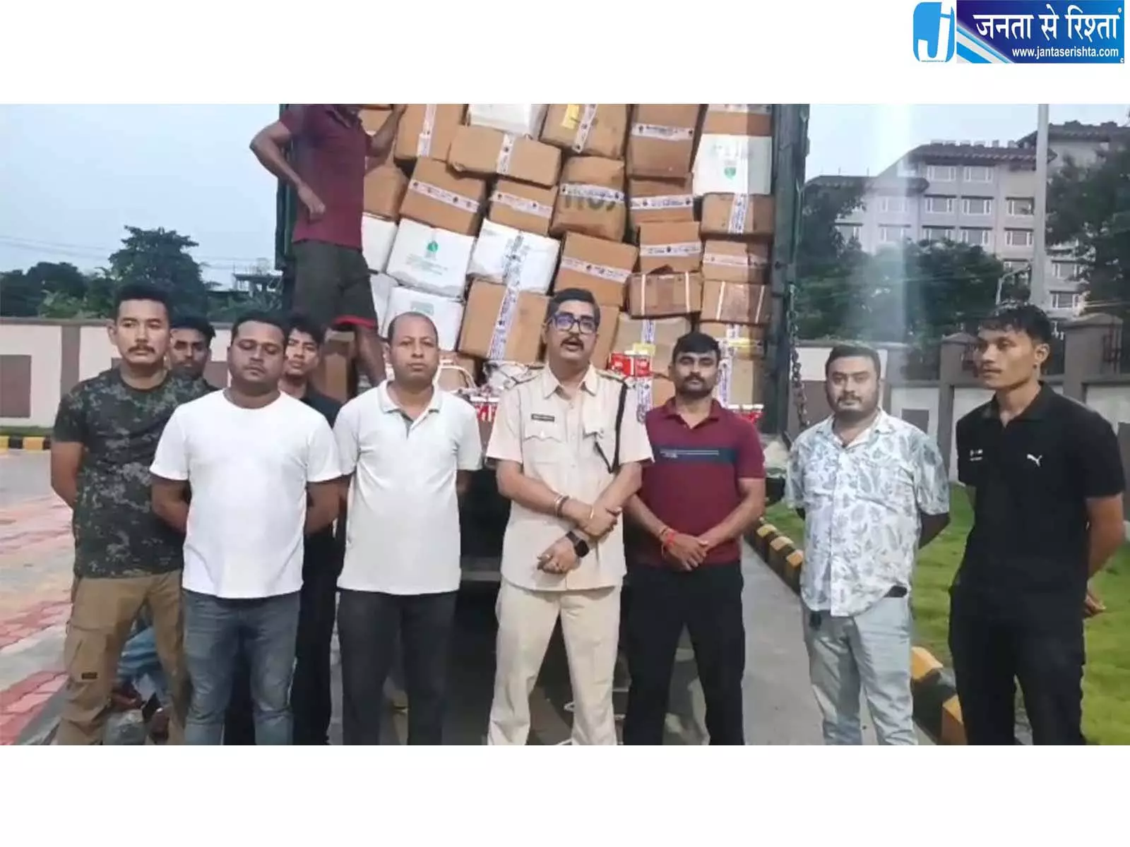 असम आबकारी विभाग ने अवैध शराब के 800 कार्टन ज़ब्त किए असम आबकारी विभाग ने अवैध शराब के 800 कार्टन ज़ब्त किए