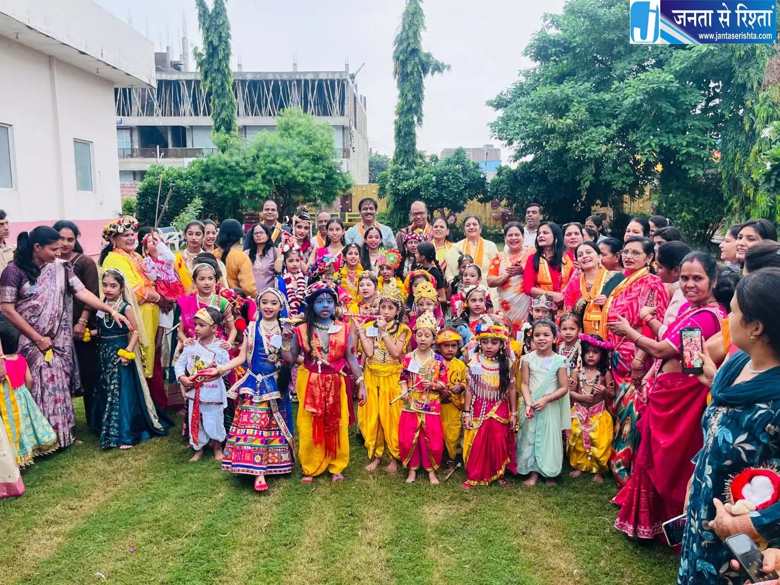 आनंद धाम में मटकी फोड़ माखन चोर कार्यक्रम ने बांधा समां, युगल नृत्य में भी दिखा उत्साह आनंद धाम में मटकी फोड़ माखन चोर कार्यक्रम ने बांधा समां, युगल नृत्य में भी दिखा उत्साह