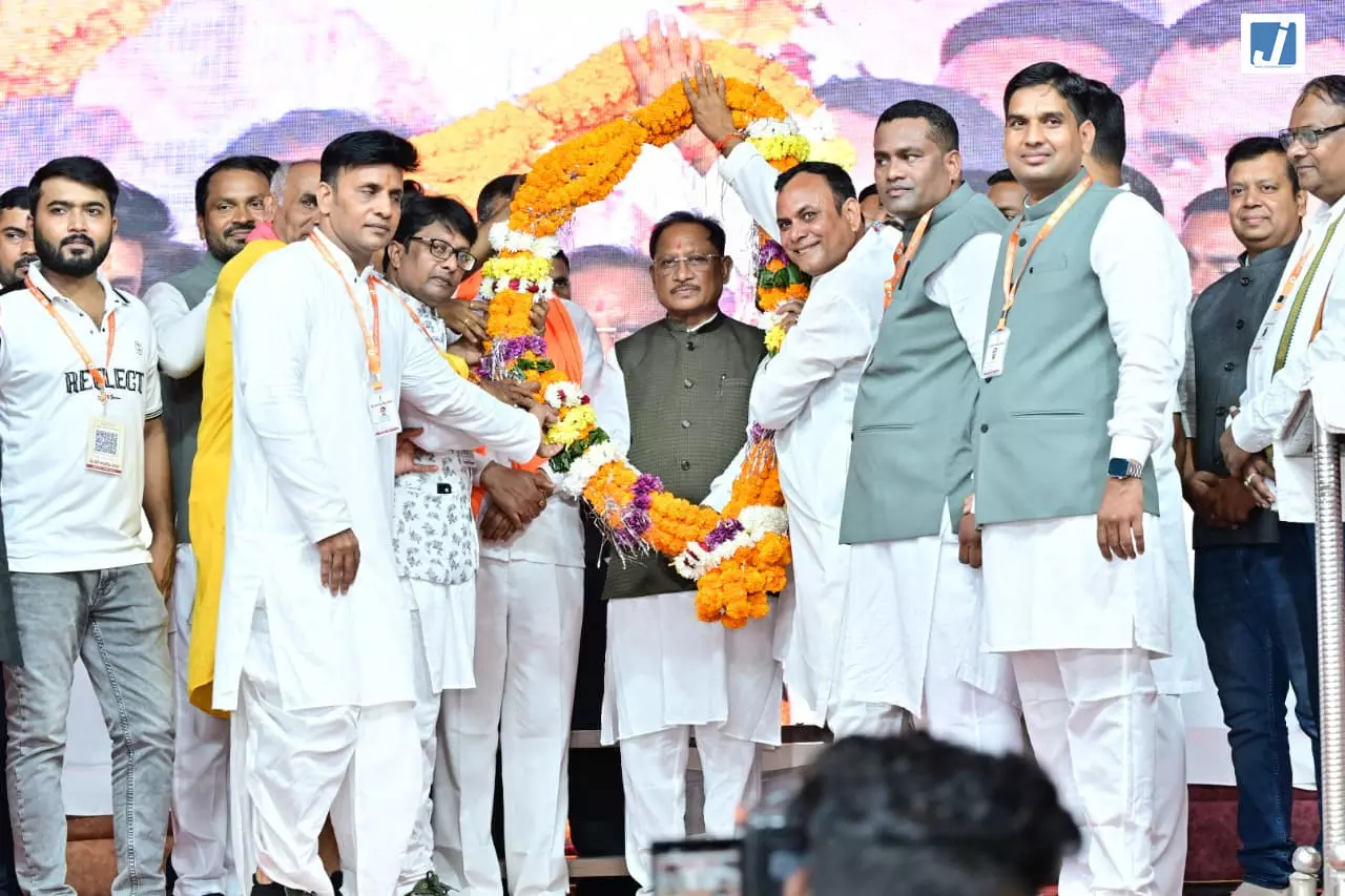 तीजा-पोरा पर CM साय का बड़ा तोहफा, सर्व समाज भवन के लिए 50 लाख की घोषणा तीजा-पोरा पर CM साय का बड़ा तोहफा, सर्व समाज भवन के लिए 50 लाख की घोषणा