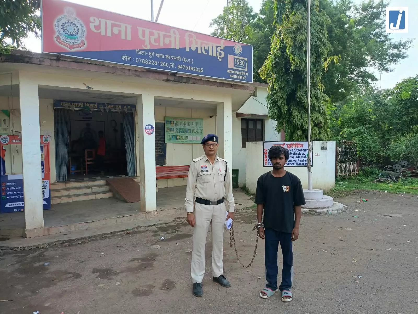गांजा मांगा नहीं मिला तो भड़का युवक, हंसिया लेकर लौटा दो महिलाओं पर किया हमला गांजा मांगा नहीं मिला तो भड़का युवक, हंसिया लेकर लौटा दो महिलाओं पर किया हमला