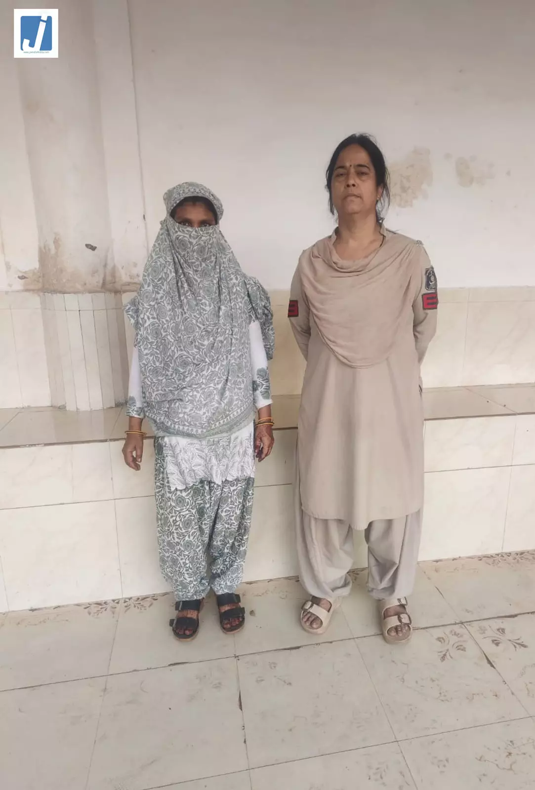 नशे के कारोबार पर शिकंजा 310 ग्राम गांजा के साथ महिला गिरफ्तार नशे के कारोबार पर शिकंजा 310 ग्राम गांजा के साथ महिला गिरफ्तार