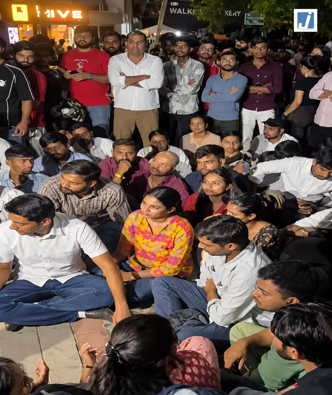 सत्य निकेतन हादसे को लेकर NSUI का प्रदर्शन, सांसद दीपेंद्र हुड्डा भी पहुंचे सत्य निकेतन हादसे को लेकर NSUI का प्रदर्शन, सांसद दीपेंद्र हुड्डा भी पहुंचे