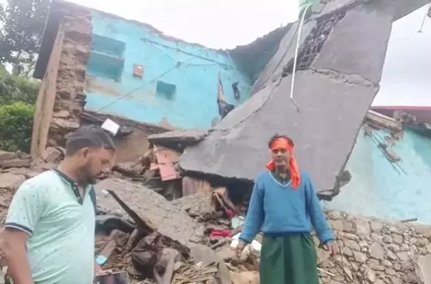 Pauri Garhwal: पाबौ में बारिश बनी आफत, भरभराकर गिरा मकान