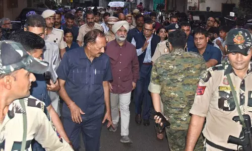 Delhi में लगातार हादसे, नियमों के पालन की स्थिति पर चिंता Delhi में लगातार हादसे, नियमों के पालन की स्थिति पर चिंता