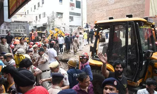 सत्य निकेतन में PG बिल्डिंग ढही, 5 की मौत; कई लोग फंसे सत्य निकेतन में PG बिल्डिंग ढही, 5 की मौत; कई लोग फंसे