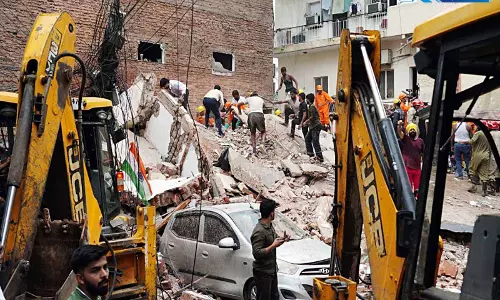 सत्य निकेतन की बिल्डिंग होगी ध्वस्त MCD ने जारी किया आदेश सत्य निकेतन की बिल्डिंग होगी ध्वस्त MCD ने जारी किया आदेश