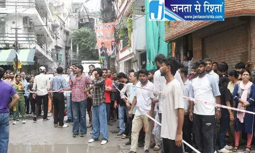 Delhi सुरक्षा के नाम पर केयरटेकर ने लड़कियों को PG में किया बंद Delhi सुरक्षा के नाम पर केयरटेकर ने लड़कियों को PG में किया बंद