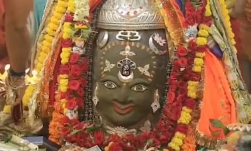 भस्म आरती: अजा एकादशी पर भांग से सजे बाबा महाकाल, चांदी के मुकुट और मुंड माला से भव्य शृंगार भस्म आरती: अजा एकादशी पर भांग से सजे बाबा महाकाल, चांदी के मुकुट और मुंड माला से भव्य शृंगार
