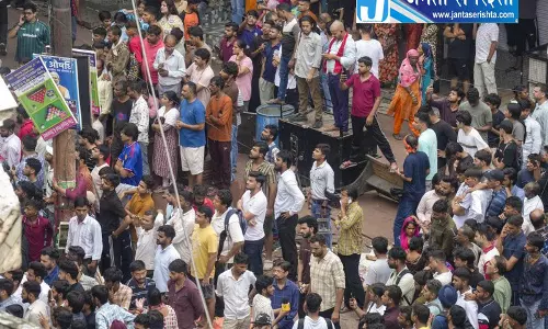 साउथ Delhi PG हादसा: छात्रों और स्थानीय लोगों ने संभाला बचाव मोर्चा साउथ Delhi PG हादसा: छात्रों और स्थानीय लोगों ने संभाला बचाव मोर्चा