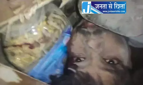 Delhi इमारत गिरने के बाद मलबे में दबा मिला घायल व्यक्ति