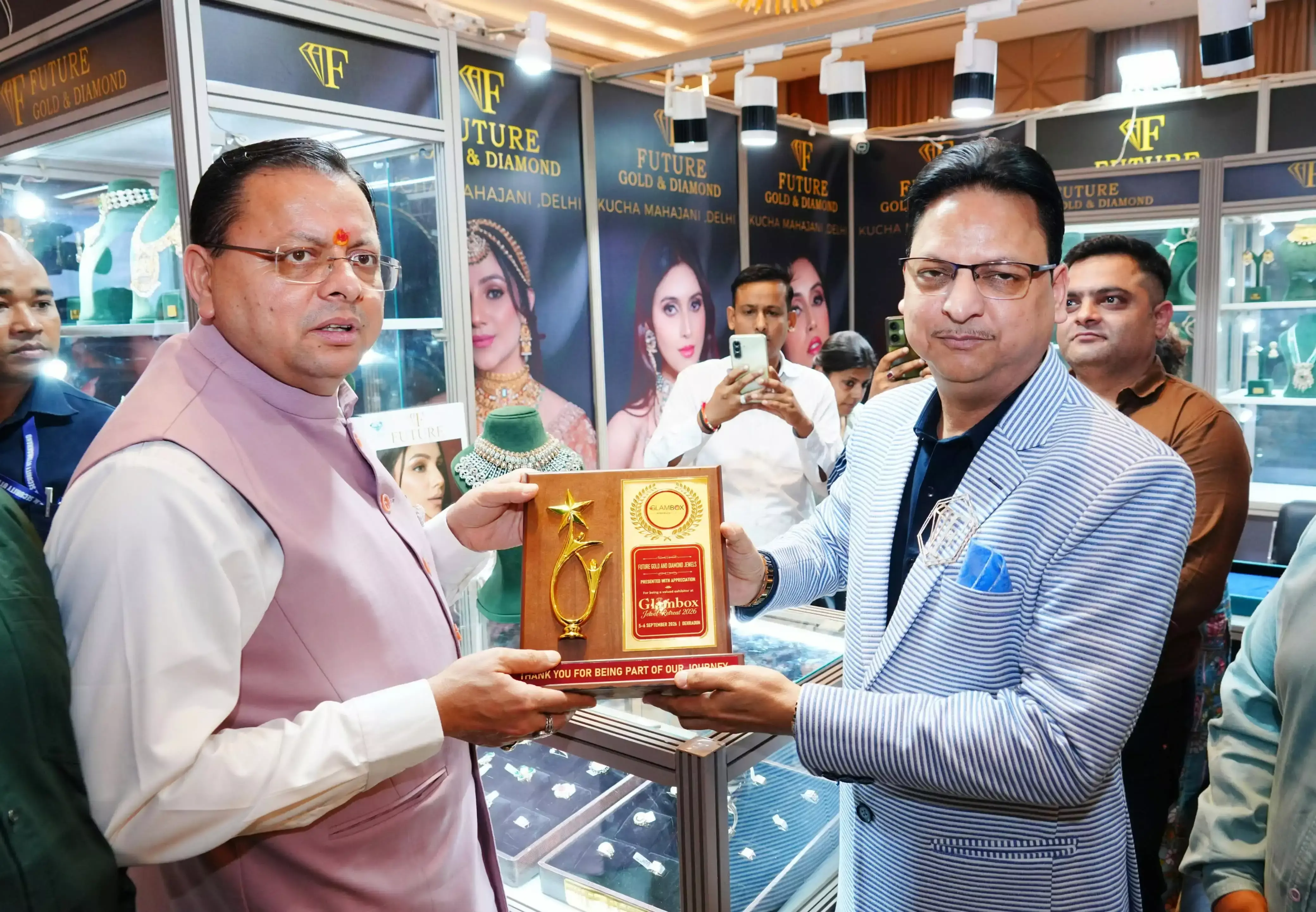 Dehradun: पारंपरिक आभूषणों की पहचान वैश्विक स्तर तक पहुंचाने पर जोर: धामी