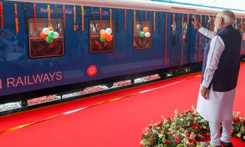 देश की पहली हाइड्रोजन ट्रेन 110 की रफ्तार से दौड़ेगी देश की पहली हाइड्रोजन ट्रेन 110 की रफ्तार से दौड़ेगी
