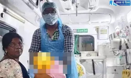 Telangana: हैदराबाद की महिला ने एम्बुलेंस में बच्चे को जन्म दिया Telangana: हैदराबाद की महिला ने एम्बुलेंस में बच्चे को जन्म दिया