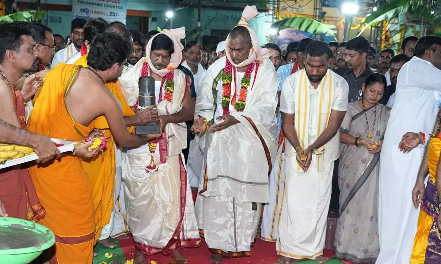 श्री लक्ष्मी नरसिम्हा मंदिर के पुनर्निर्माण के लिए भूमि पूजन किया गया श्री लक्ष्मी नरसिम्हा मंदिर के पुनर्निर्माण के लिए भूमि पूजन किया गया